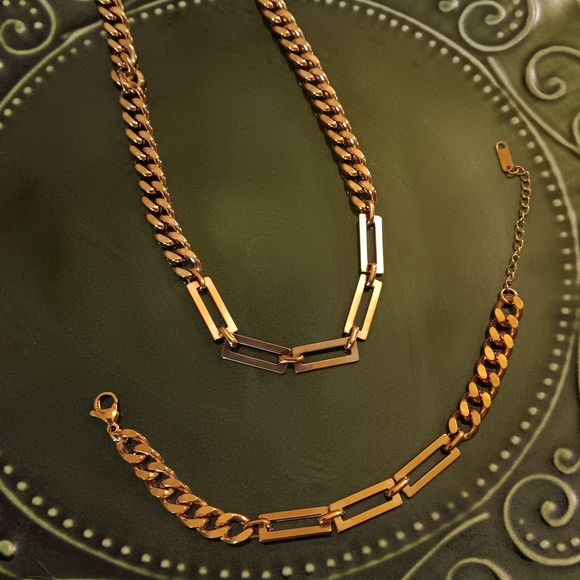 Jewelry - Necklace set bracelet Iincluded